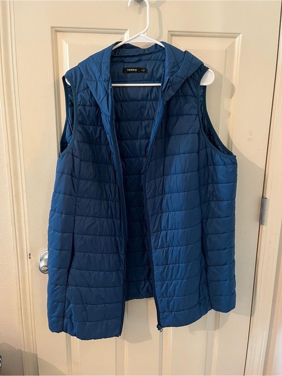 torrid Jackets & Blazers - Torrid lightweight Quilted Hooded Puffer Vest - Teal Blue